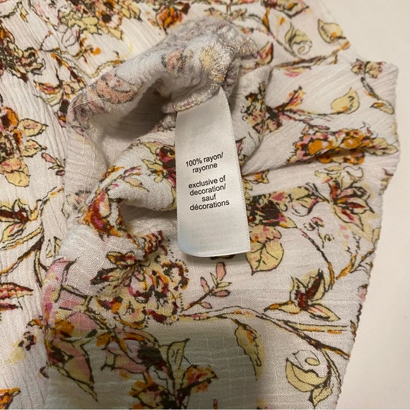 ⭐️ Maurices floral top size small - Picture 6 of 7